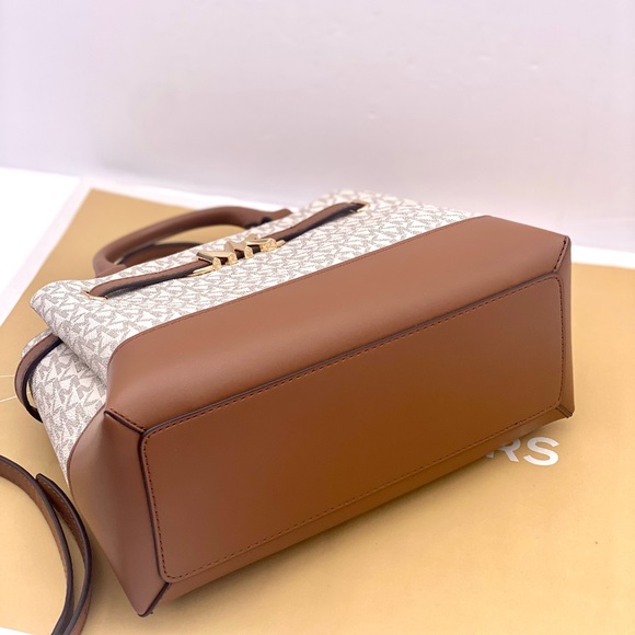 Michael Kors Reed Small Belted
Satchel Shoulder Crossbody Bag MK Vanilla - Picture 5 of 12